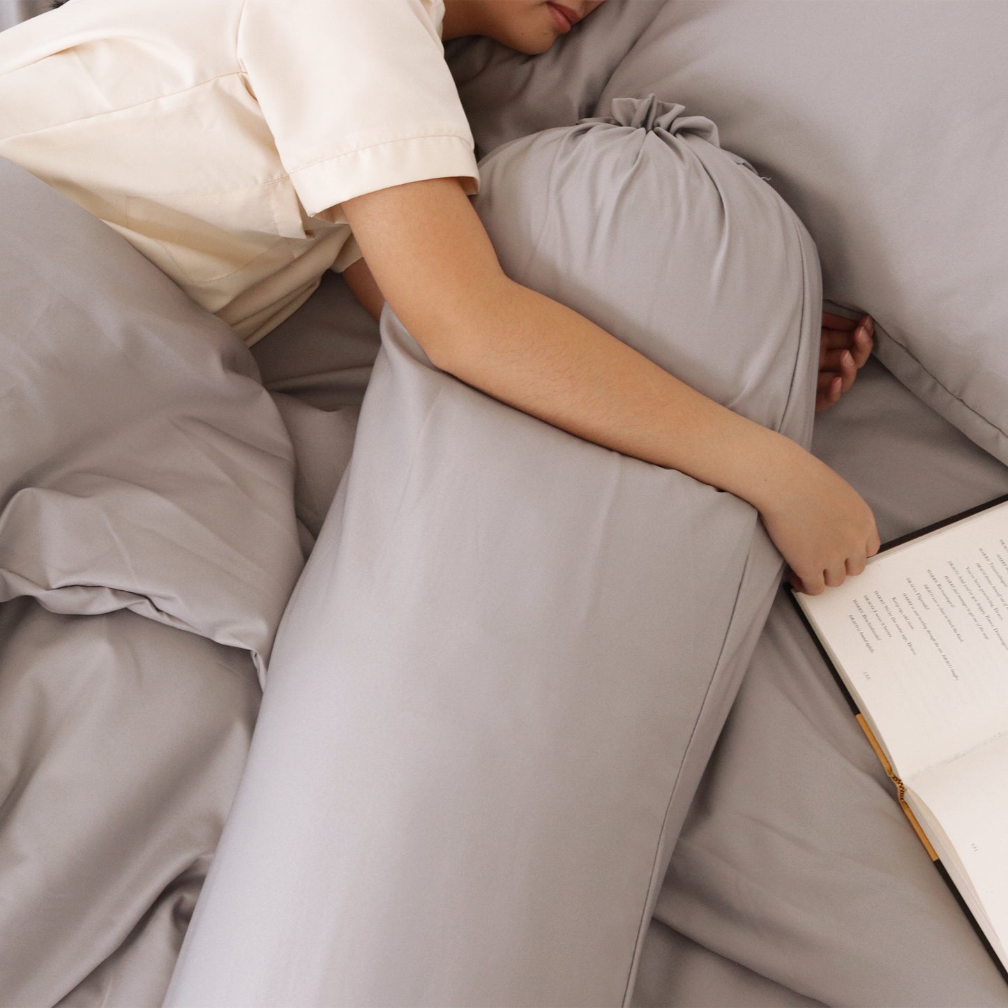 Sateen Touch Plain-dyed Bolster Case in Griss