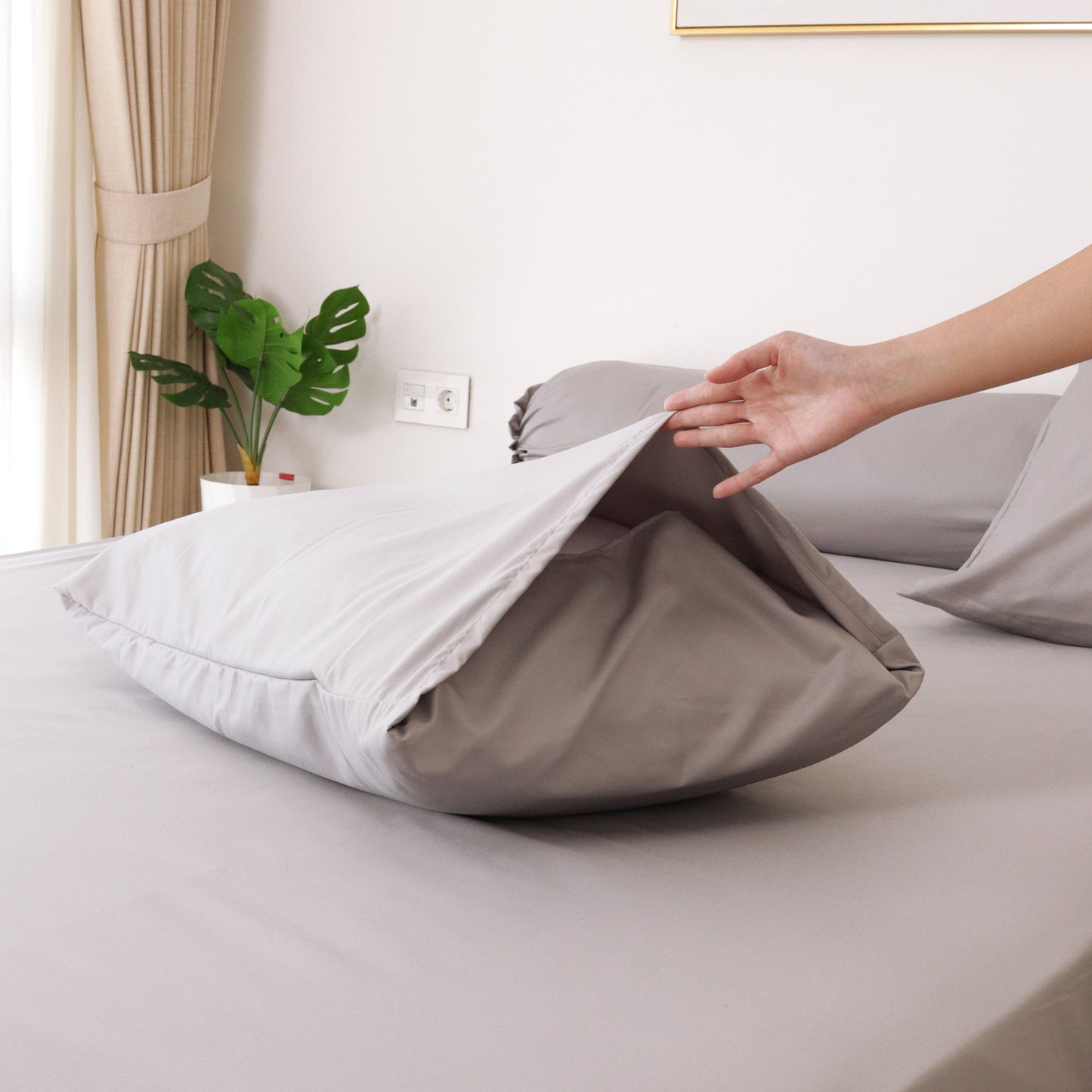 Sateen Touch Bolster Case dalam Baby Blue (1pc)