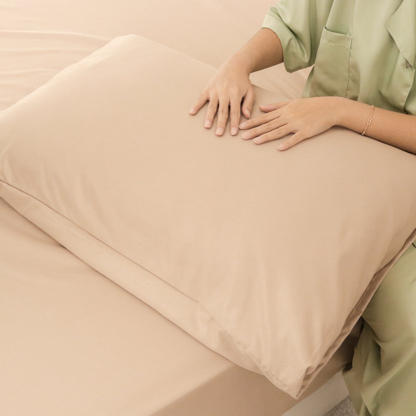 Sateen Touch Bolster Case dalam Baby Blue (1pc)