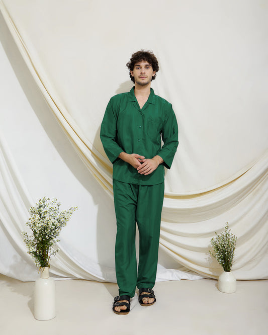 Men Dream in Silk Classic Style in Emerald