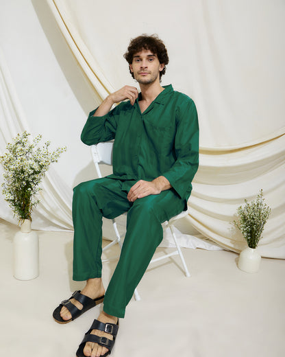 Men Dream in Silk Classic Style in Emerald