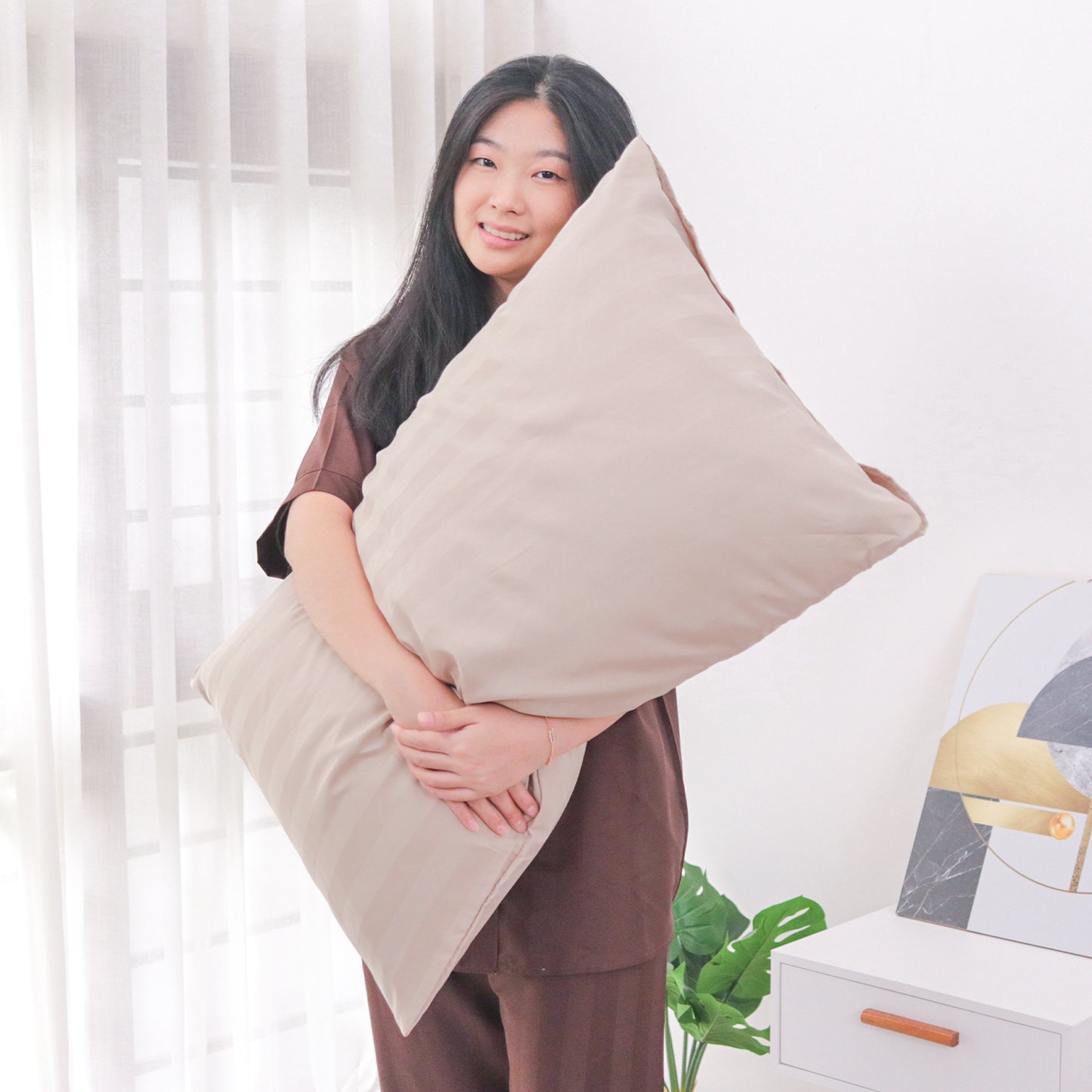 Sarung Bantal Sateen Touch in Sand (1 pc)