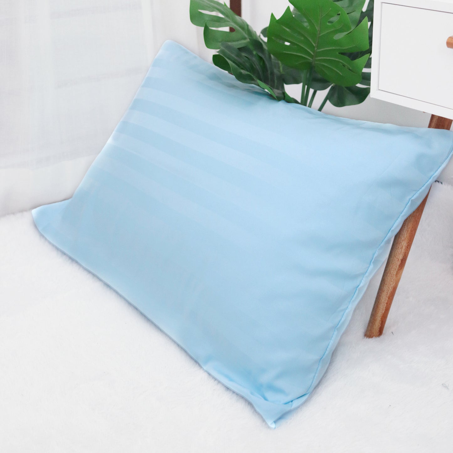 Sarung Bantal Sentuh Sateen dalam Baby Blue (1 pc)